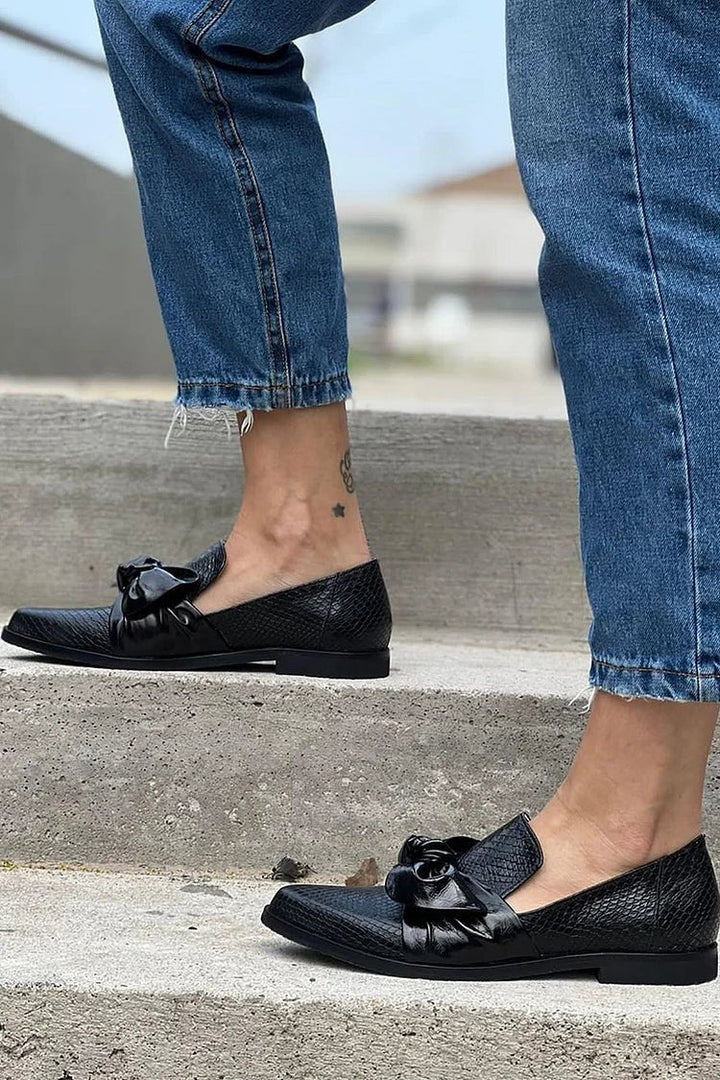 Georgia | Black Loafer With Shiny Bow - Barbara benjamin new york